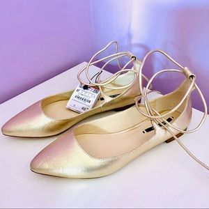 🤩NWT Zara Gold Pointed Toe Flats Tie-Up 6.5